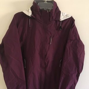 REI purple Raincoat. VERY GOOD CONDITION.
